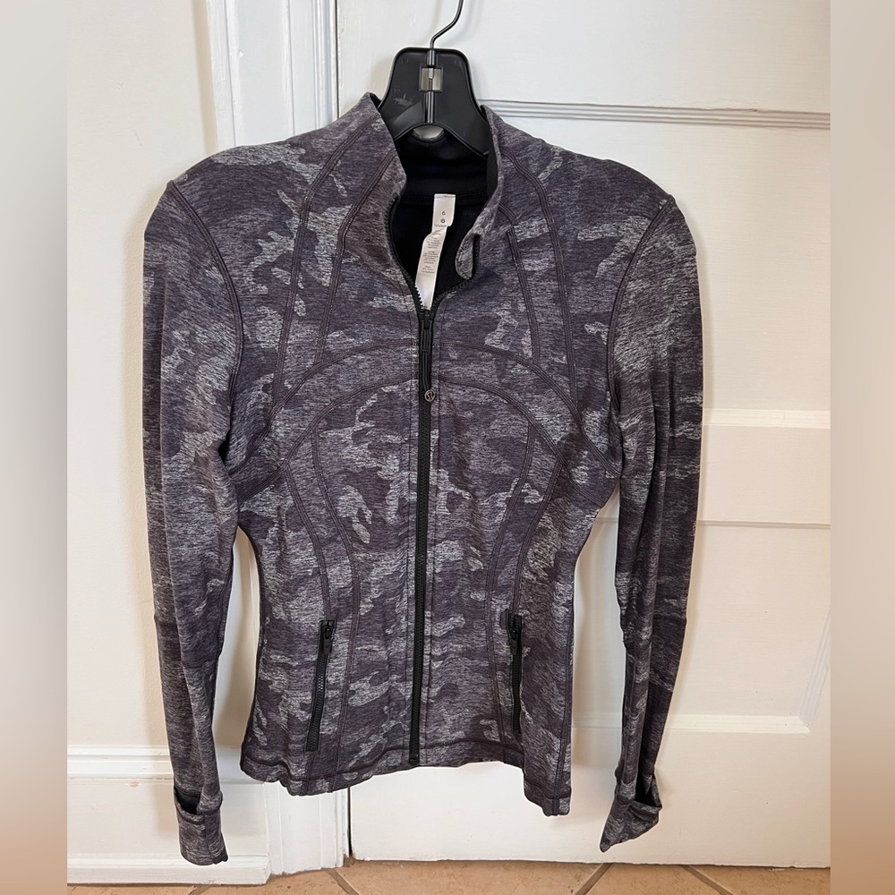 Lululemon define jacket size 6 in grey camo
